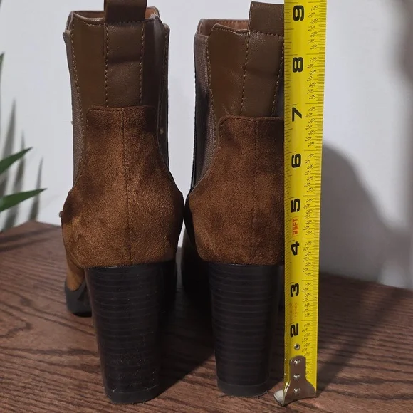 🌞🌞Chelsea Brown Faux Suede Heel Ankle Boots Womens 8 - Picture 5 of 8